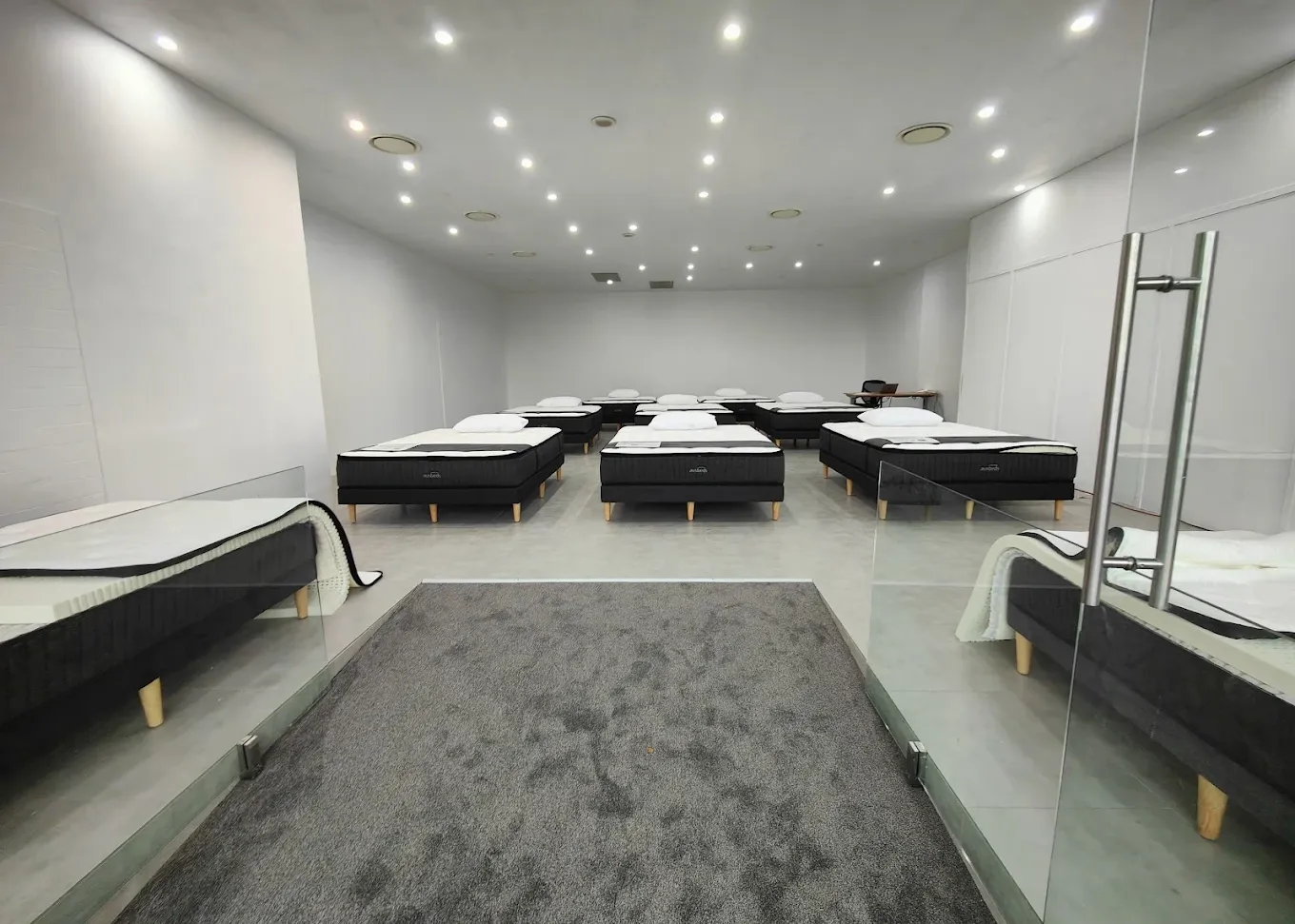 Ausbeds staffless showroom, Willoughby